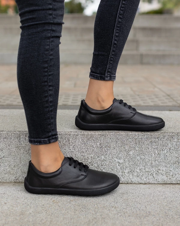 Czarne adidasy damskie sznurowane ze skóry naturalnej 3