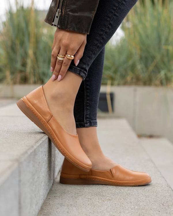 Rude półbuty damskie wsuwane ze skóry licowej