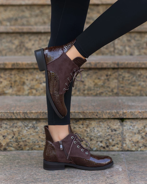 Brązowe botki sznurowane ze skóry ekologicznej na obcasie 3