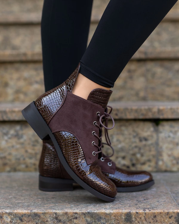 Brązowe botki sznurowane ze skóry ekologicznej na obcasie 4