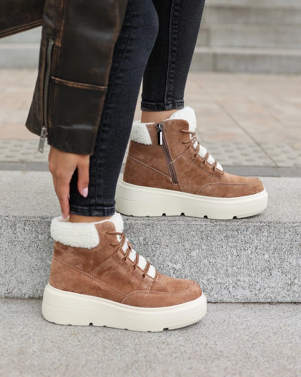 Brązowe trzewiki damskie ze skóry welurowej z futerkiem