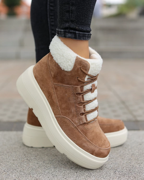 Brązowe trzewiki damskie ze skóry welurowej z futerkiem 3