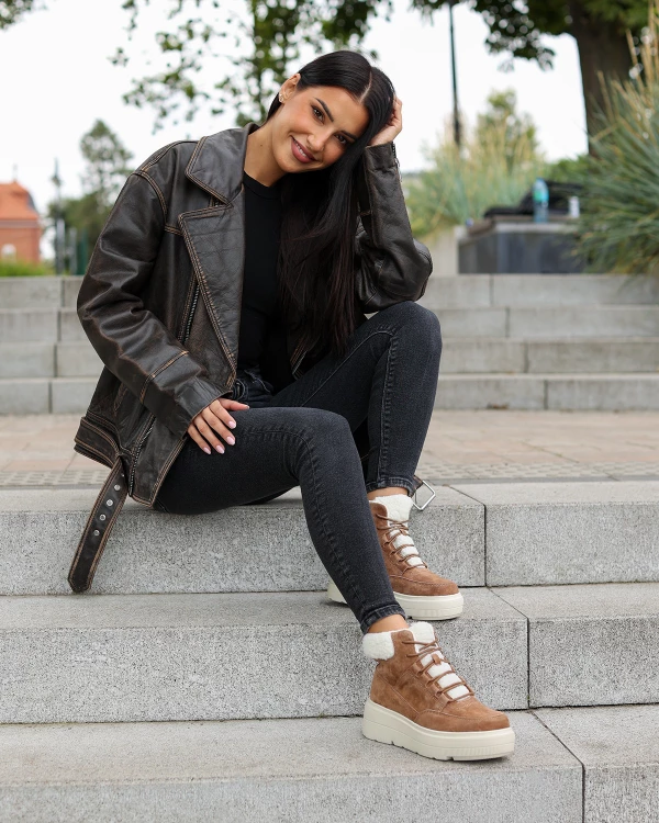 Brązowe trzewiki damskie ze skóry welurowej z futerkiem 2