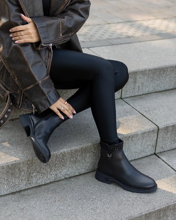 Czarne botki ze skóry licowej na zamek 4