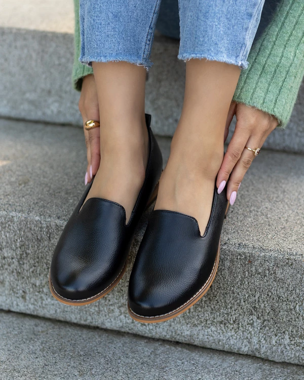 Czarne mokasyny damskie ze skóry ekologicznej 2