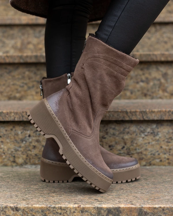 Brązowe botki damskie ze skóry welurowej na obcasie