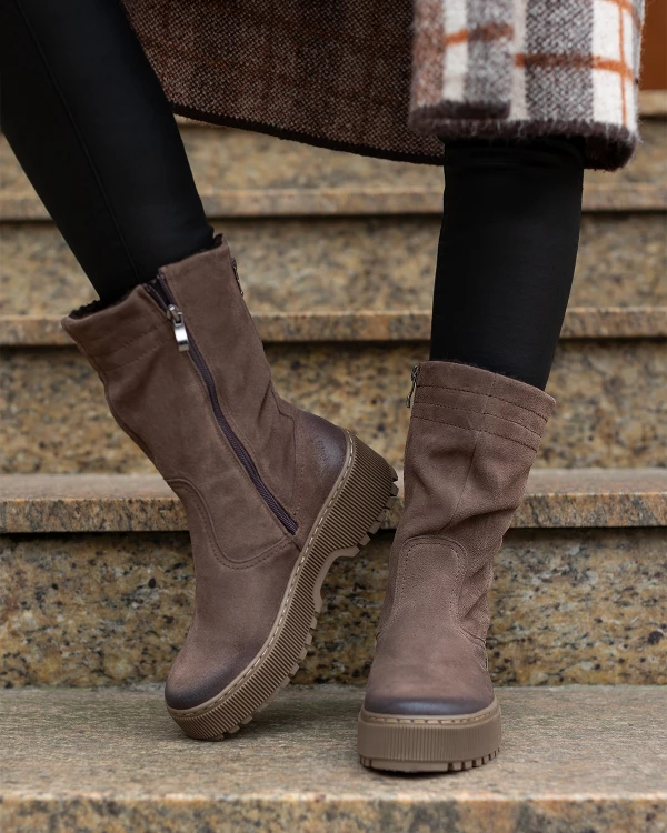 Brązowe botki damskie ze skóry welurowej na obcasie 3