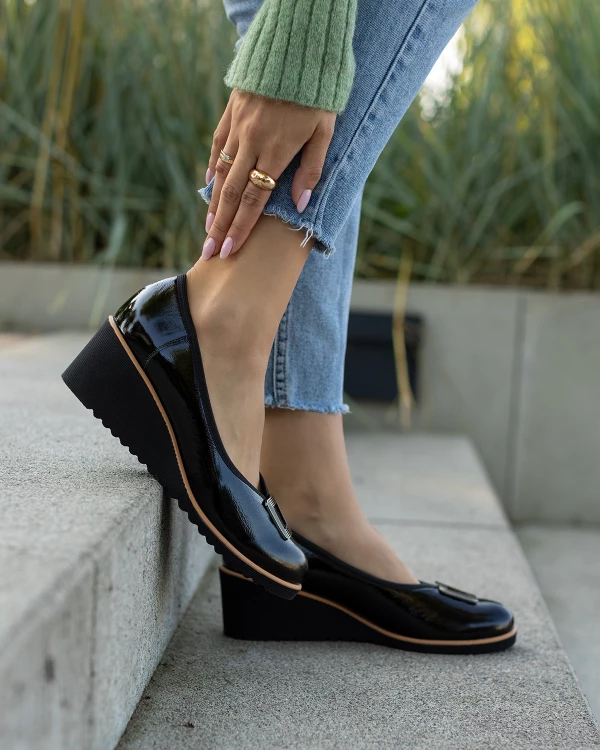 Czarne półbuty damskie skórzane na wysokim obcasie