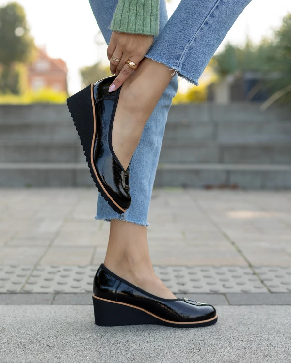 Czarne półbuty damskie skórzane na wysokim obcasie 4