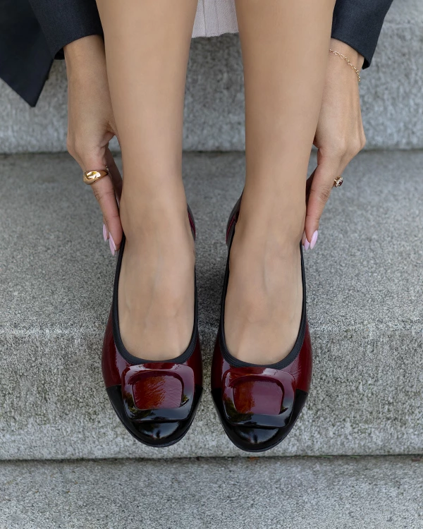 Bordowo-czarne czółenka damskie lakierowane na klocku 4