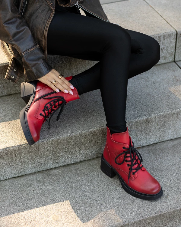 Czerwone botki sznurowane z naturalnej skóry licowej na klocku 4