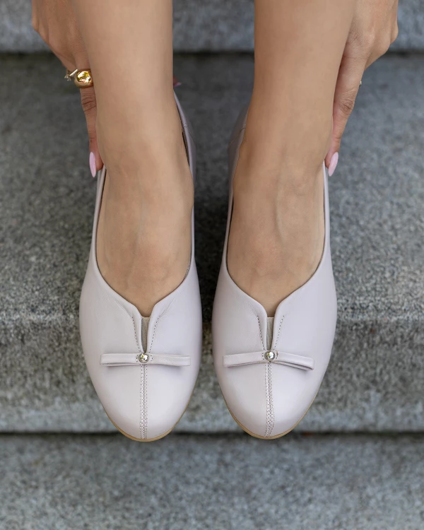 Beżowe czółenka z naturalnej skóry licowej na klocku 4