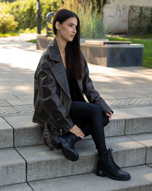 Czarne botki damskie sznurowane ze skóry naturalnej na klocku 2