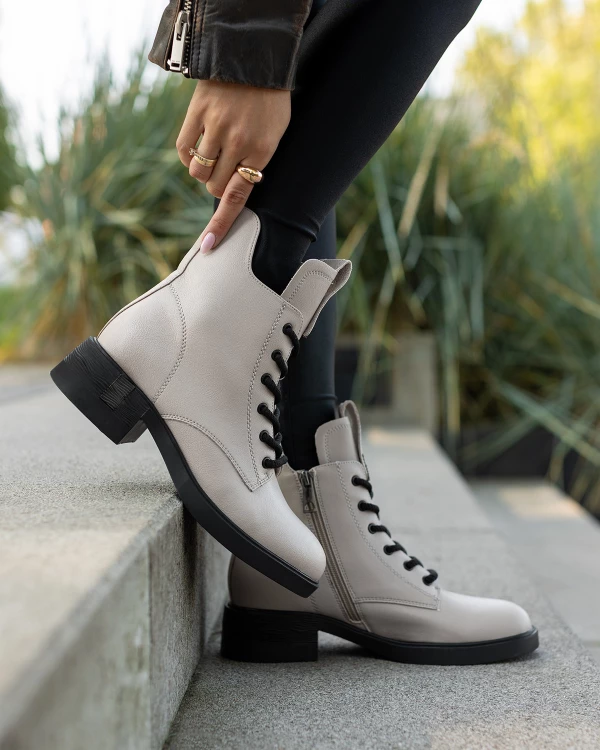 Beżowe trzewiki damskie ze skóry licowej na klocku 3