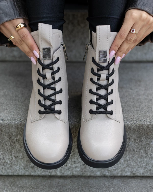 Beżowe trzewiki damskie ze skóry licowej na klocku 4