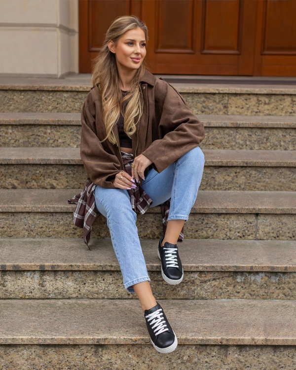 Czarne adidasy damskie skórzane z białą podeszwą 2