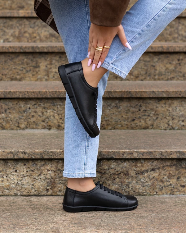 Czarne trampki damskie z naturalnej skóry licowej 4