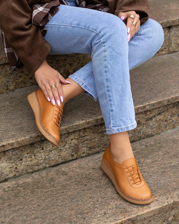 Rude półbuty damskie ze skóry licowej na koturnie 4