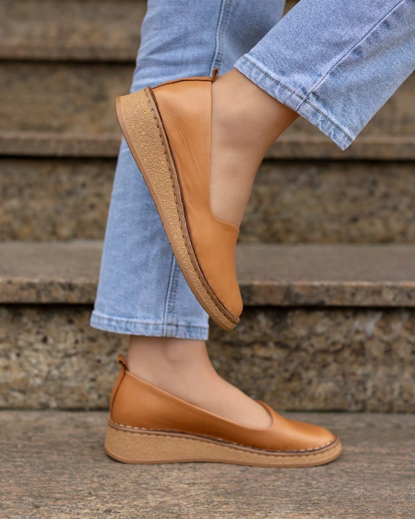 Rude półbuty damskie ze skóry licowej na koturnie 3