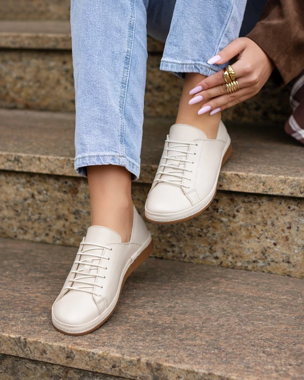 Jasnobeżowe trampki damskie z naturalnej skóry licowej