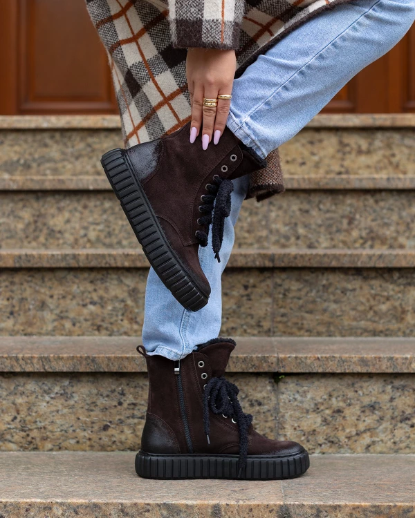 Czekoladowe trzewiki damskie welurowe na platformie 3