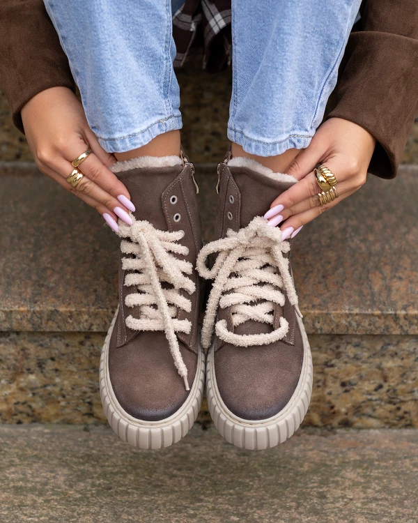 Brązowe botki damskie sznurowane ze skóry welurowej 3