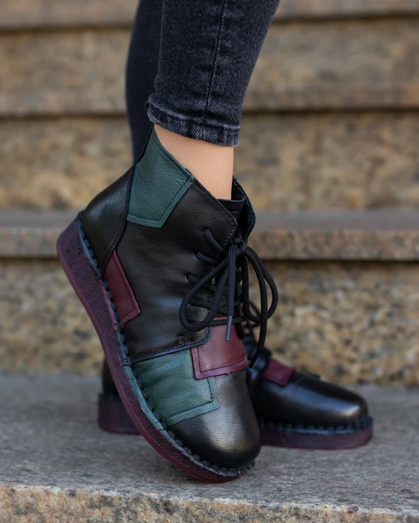 Czarne botki damskie sznurowane ze skóry naturalnej 4