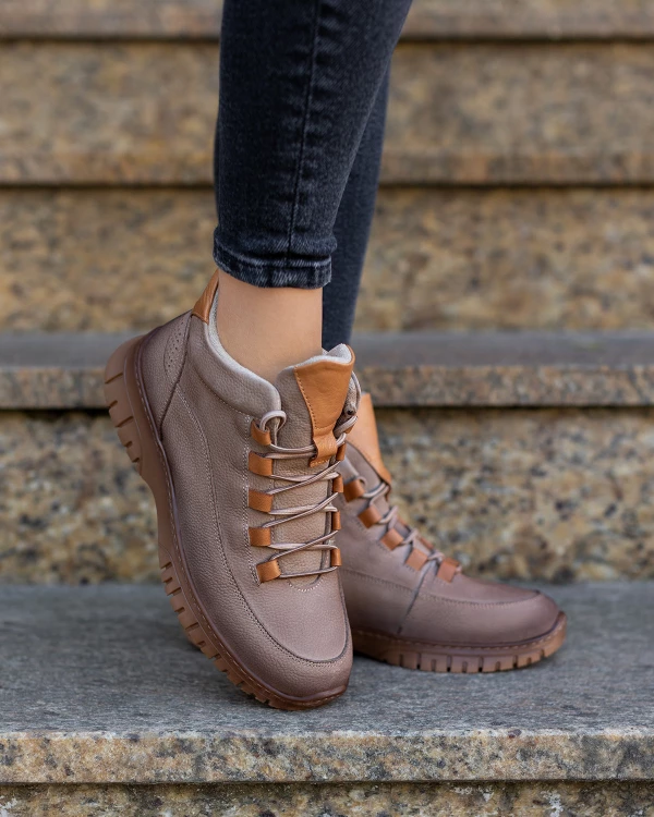 Beżowe botki damskie sznurowane ze skóry nubukowej trekkingowe