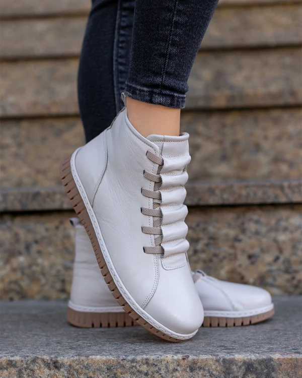 Jasnobeżowe trzewiki damskie sznurowe ze skóry naturalnej 3