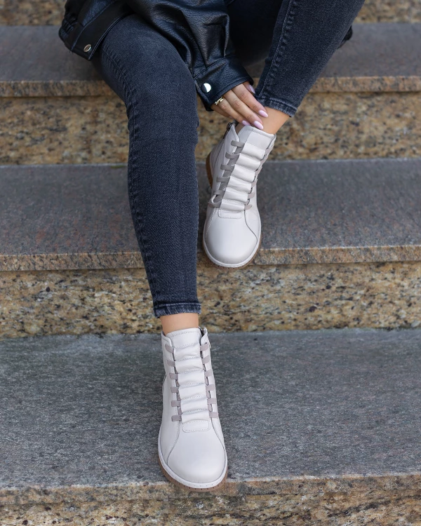 Jasnobeżowe trzewiki damskie sznurowe ze skóry naturalnej 4