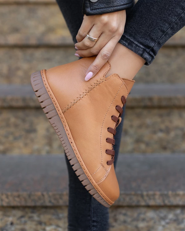 Brązowe trzewiki damskie skórzane na płaskim obcasie