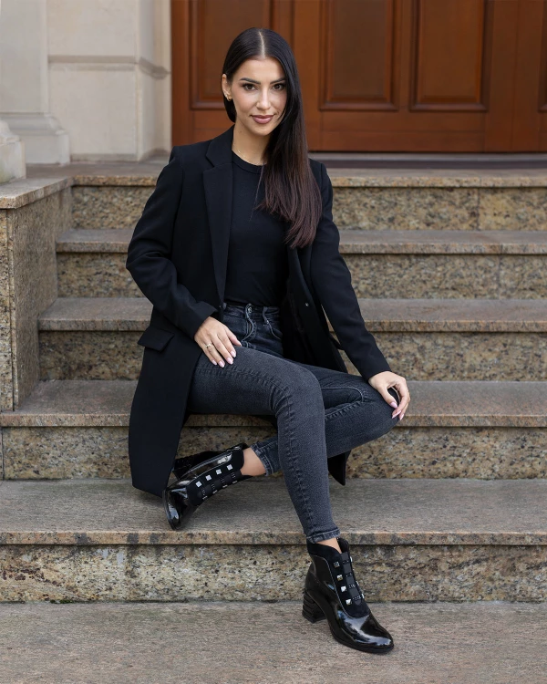 Czarne botki damskie ze skóry lakierowanej na słupku 2