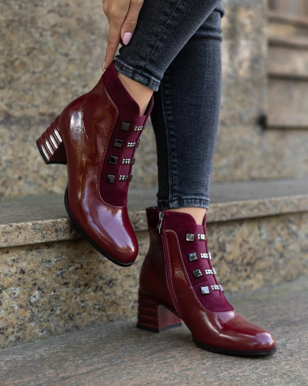 Bordowe botki damskie lakierowane na słupku 3