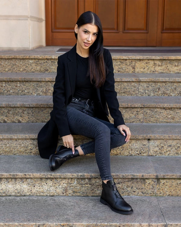 Czarne botki damskie skórzane na niskim obcasie 2