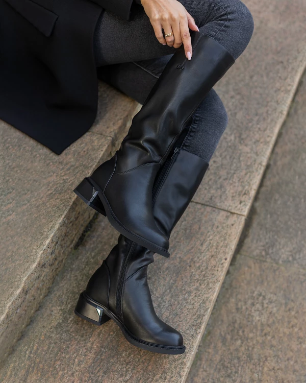 Czarne kozaki damskie ze skóry licowej na klocku 4