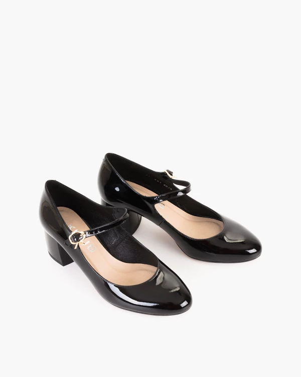 Czarne czółenka ze skóry lakierowanej ze sprzączką