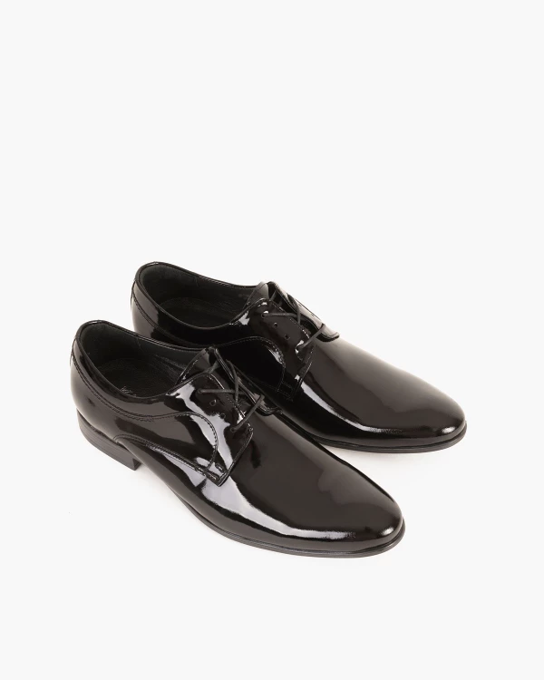 Czarne półbuty wizytowe lakierowane 081 2