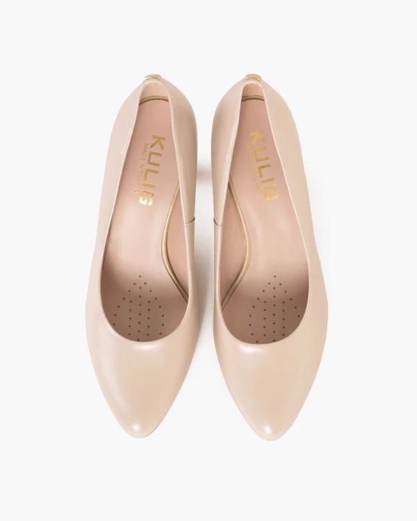 Beżowe czółenka skórzane na słupku 4