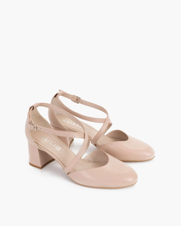 Beżowe czółenka skórzane na słupku 7