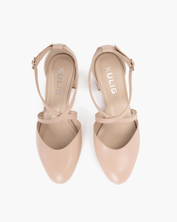 Beżowe czółenka skórzane na słupku 8