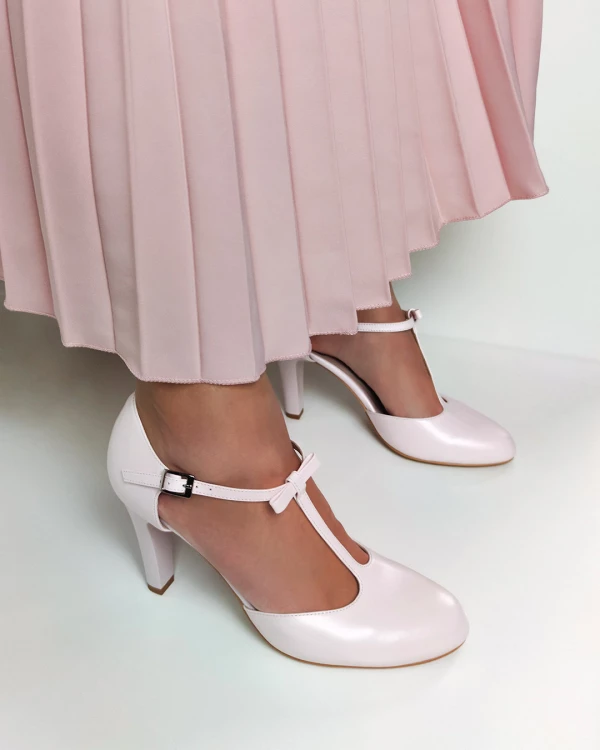 Perłowe czółenka skórzane na słupku