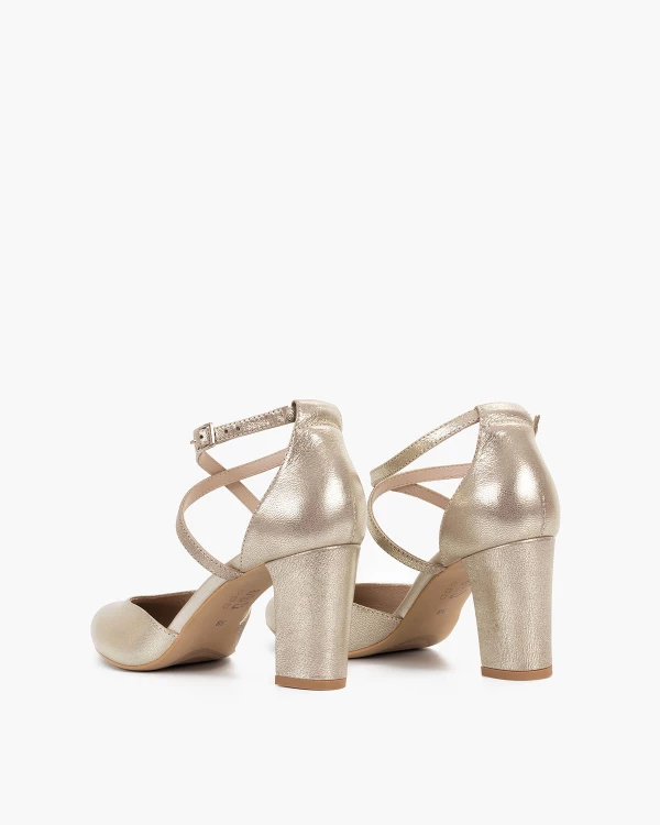 Złote czółenka skórzane na słupku 4