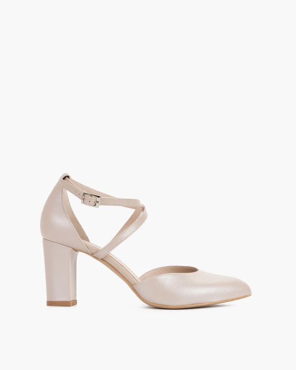 Perłowe czółenka skórzane na słupku 4