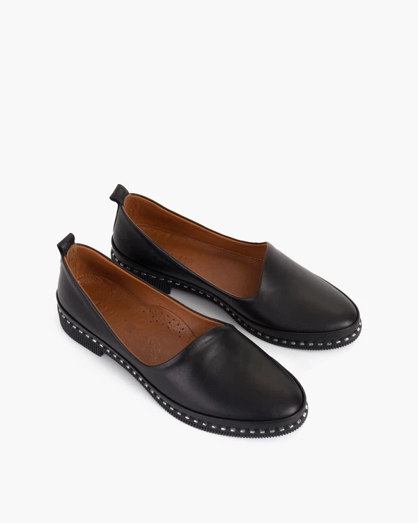 Czarne półbuty damskie skórzane z ćwiekami 5