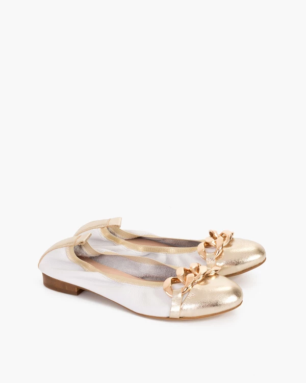 Biało-złote baleriny damskie z łańcuchem