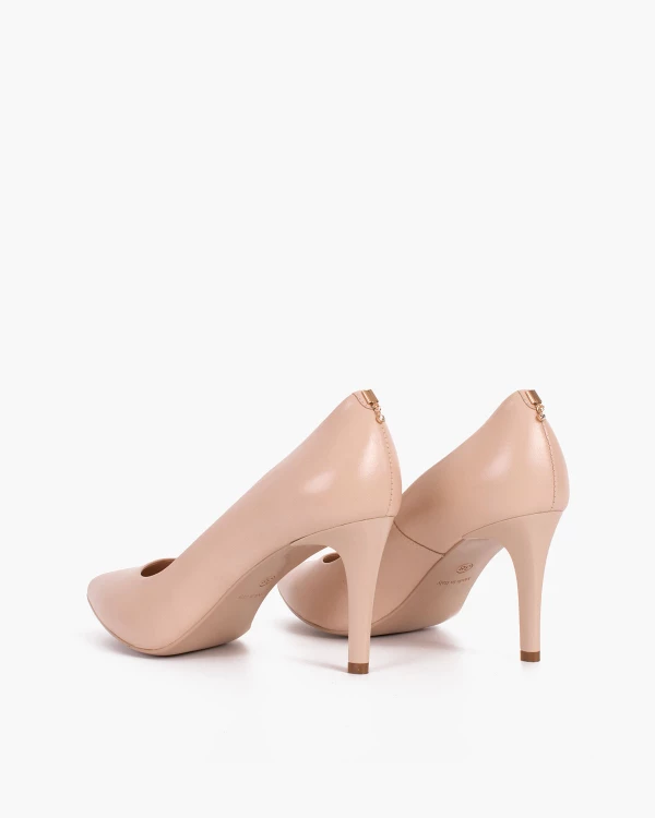 Beżowe czółenka skórzane na szpilce 7