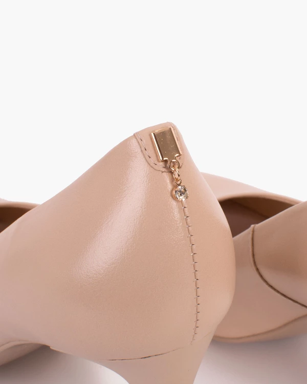 Beżowe czółenka skórzane na szpilce 3