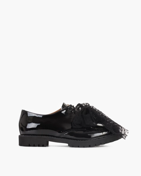 Czarne lakierowane półbuty damskie z kokardą 4