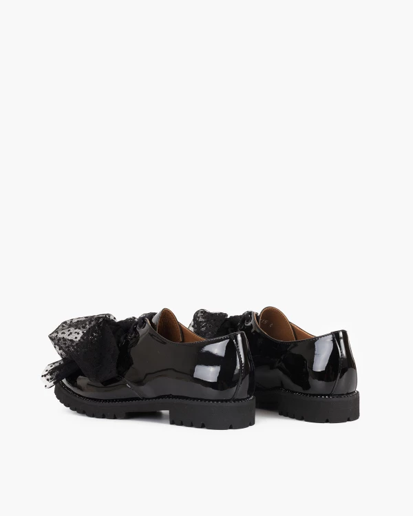 Czarne lakierowane półbuty damskie z kokardą 6