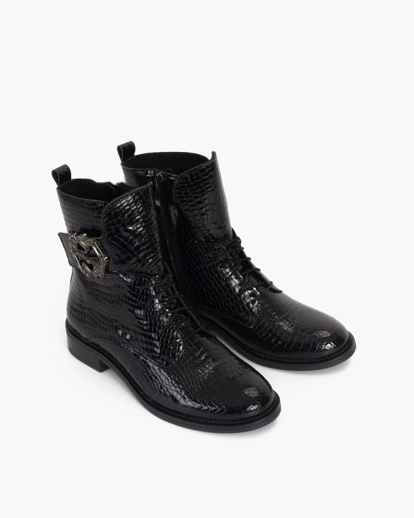 Czarne trzewiki damskie lakierowane 4